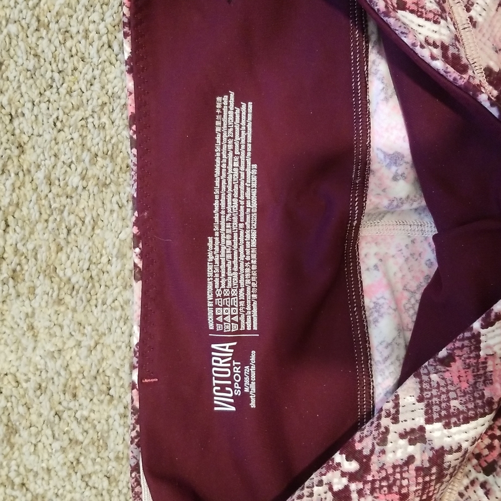 Victoria's Secret Sport Workout Pink and Purple Snake Leggings Size M NWOT - Picture 2 of 2
